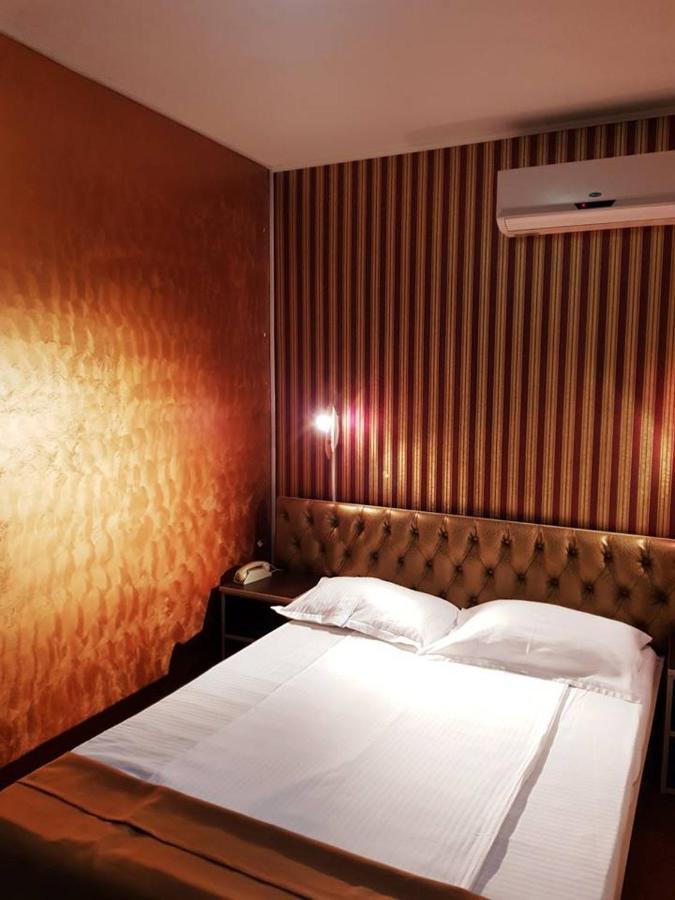 Asia Hotel Targu Jiu Ngoại thất bức ảnh