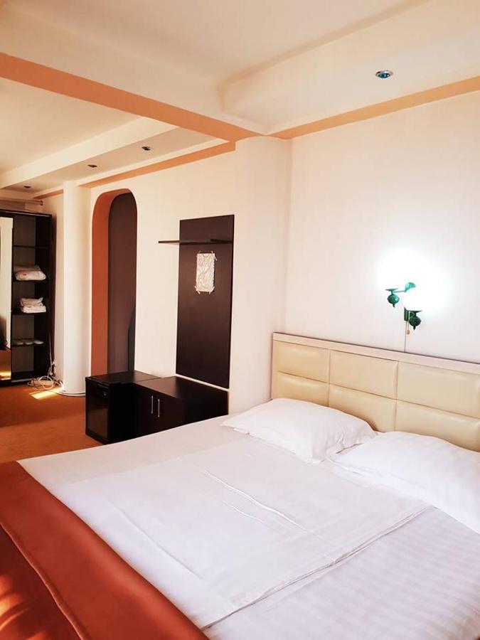 Asia Hotel Targu Jiu Ngoại thất bức ảnh