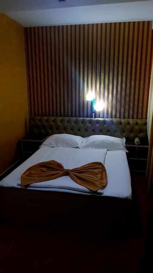 Asia Hotel Targu Jiu Ngoại thất bức ảnh
