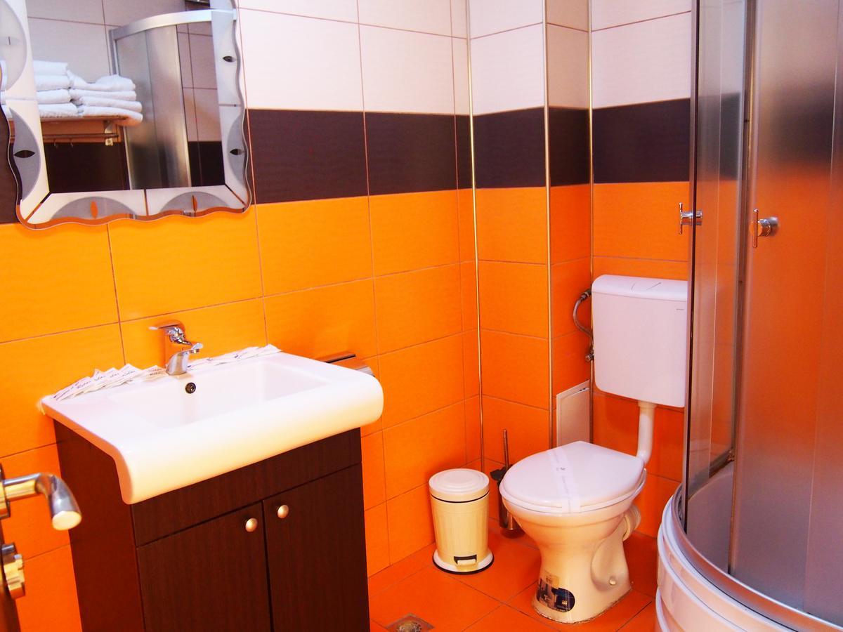 Asia Hotel Targu Jiu Ngoại thất bức ảnh