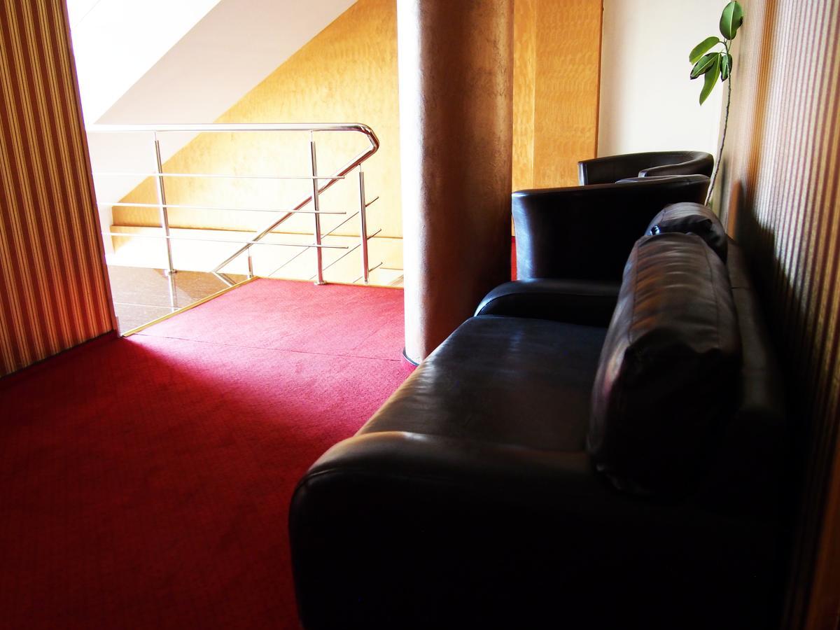 Asia Hotel Targu Jiu Ngoại thất bức ảnh
