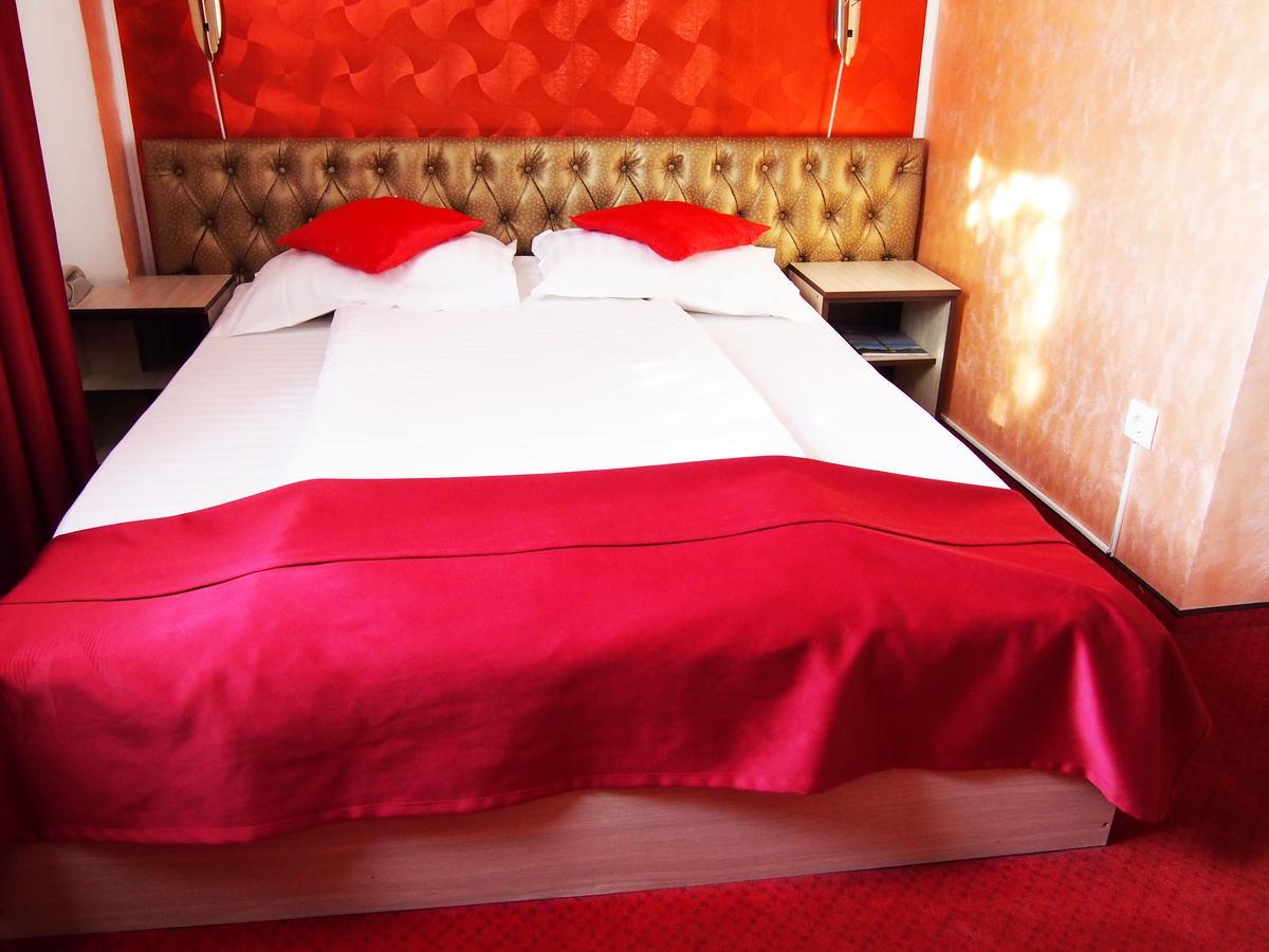 Asia Hotel Targu Jiu Ngoại thất bức ảnh