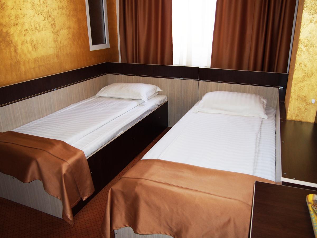 Asia Hotel Targu Jiu Ngoại thất bức ảnh